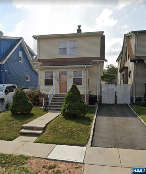Photo of 11 Welland Avenue, Irvington, NJ 07111 (MLS # 26019714)