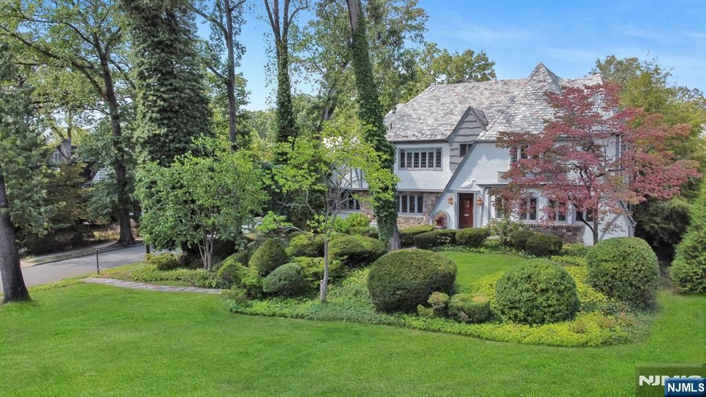Photo of 350 Highland Avenue, Ridgewood Village, NJ 07450 (MLS # 25034368)