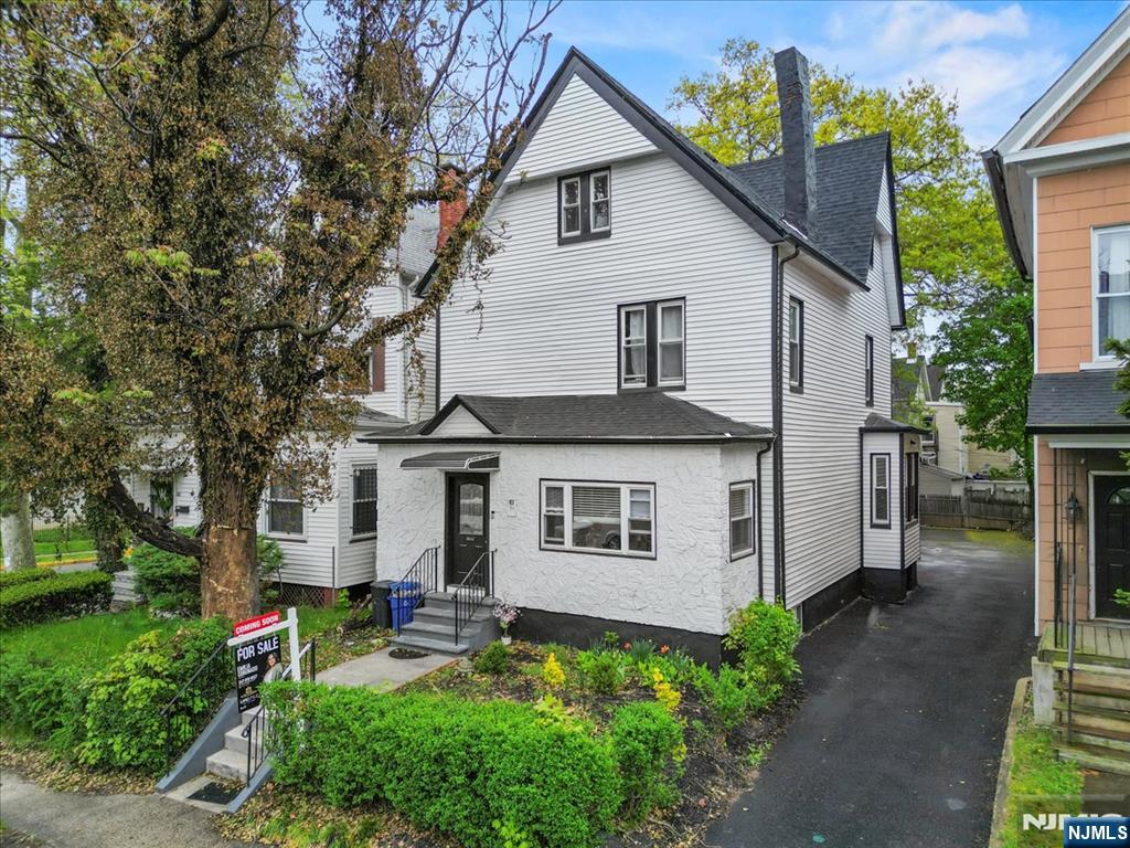 Property for Sale at 104 Hollywood Avenue, East Orange, New Jersey - Bedrooms: 6 
Bathrooms: 4 
Rooms: 11  - $629,999
