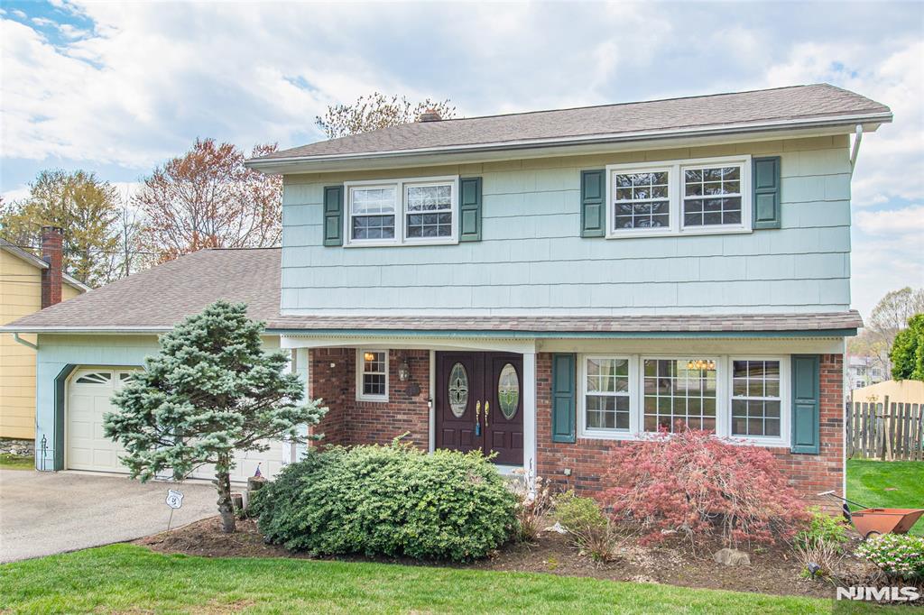 Property for Sale at 17 Schirra Drive, Wanaque, New Jersey - Bedrooms: 4 
Bathrooms: 3 
Rooms: 13  - $599,118