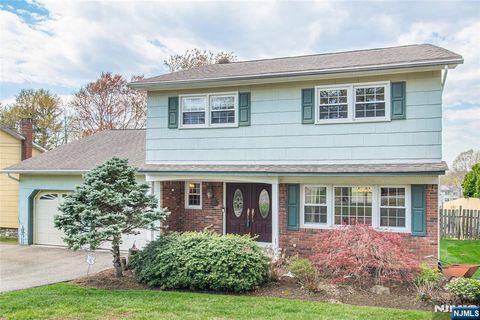 17 Schirra Drive Wanaque NJ 07465