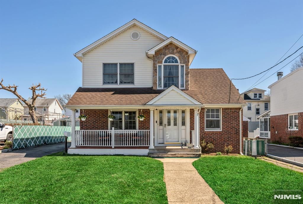 Photo of 28 William Street, Rochelle Park, NJ 07662 (MLS # 26011033)