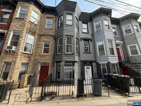 Photo of 27012 Summit AVE #3rd fl, Jersey City, NJ 07306 (MLS # 26034135)
