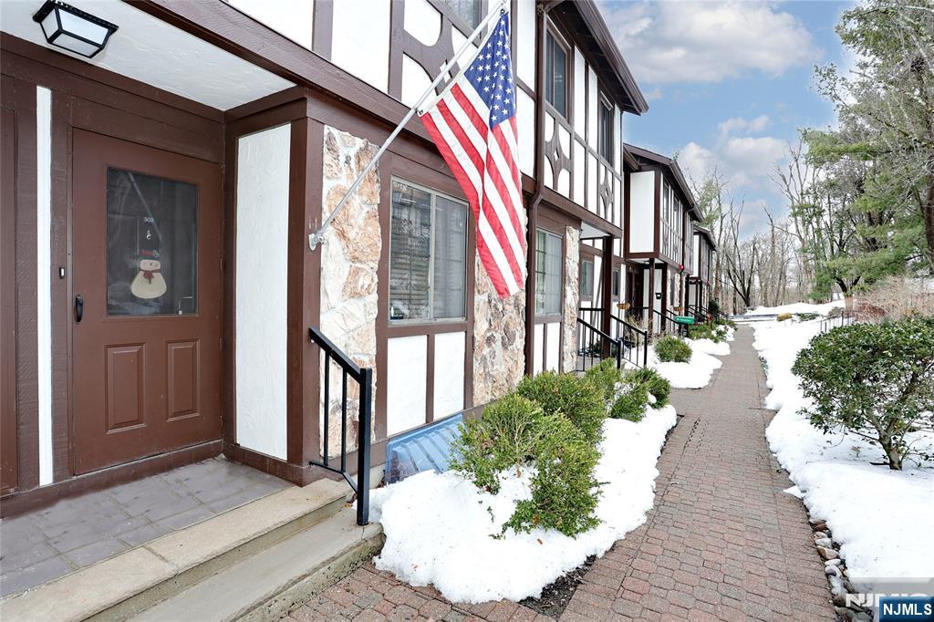 302 Mark Twain Way 302