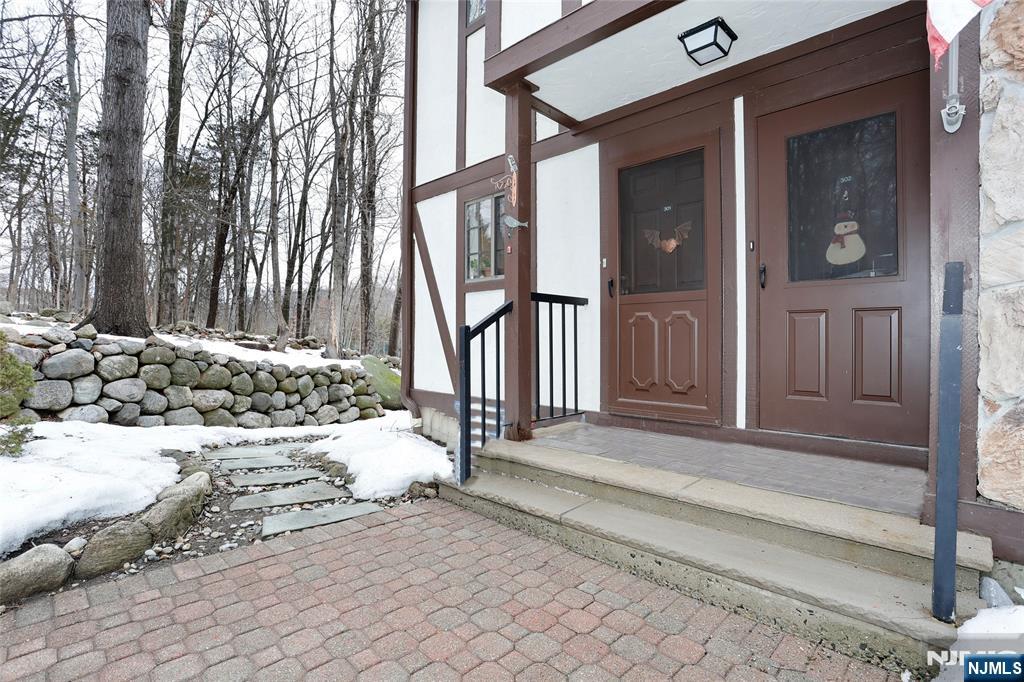 302 Mark Twain Way 302