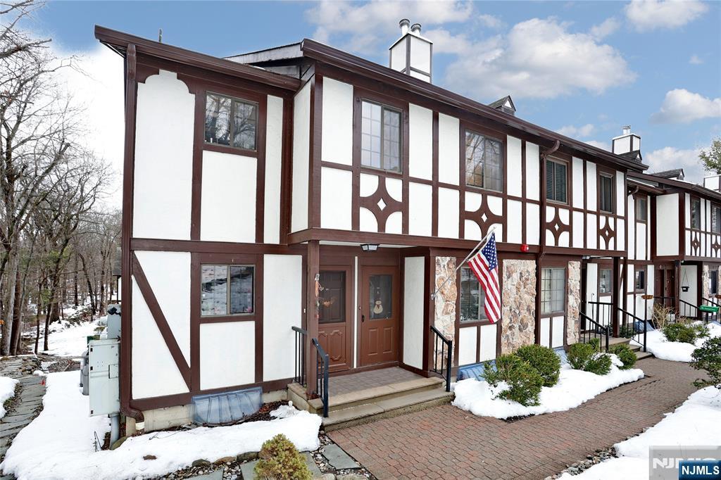 302 Mark Twain Way 302