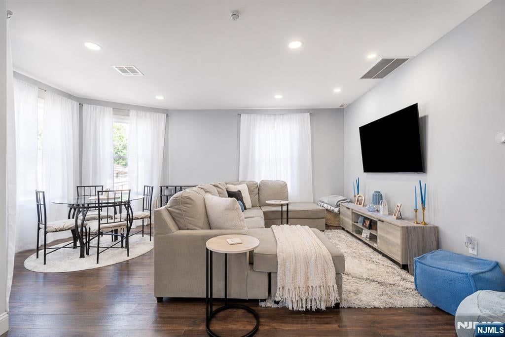 255 E 54th Street