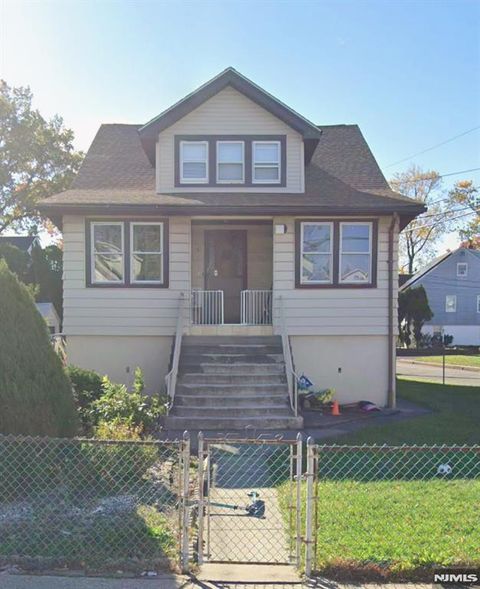 Photo of 31 Union Avenue, Little Ferry, NJ 07643 (MLS # 25037852)