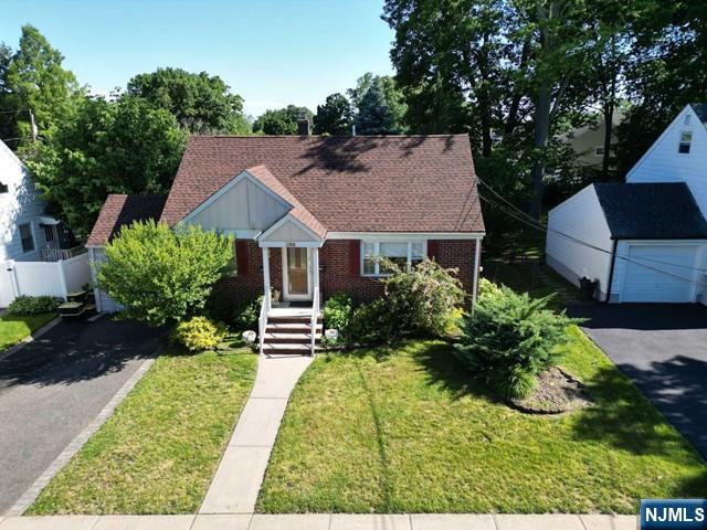 Rental Property at 288 Lincoln Blvd, Emerson, New Jersey - Bedrooms: 3 
Bathrooms: 2 
Rooms: 10  - $3,975 MO.
