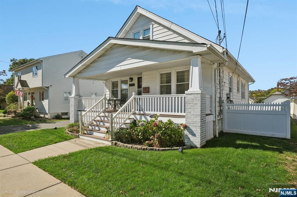 Photo of 109 Washington Place, Totowa, NJ 07512 (MLS # 25037866)