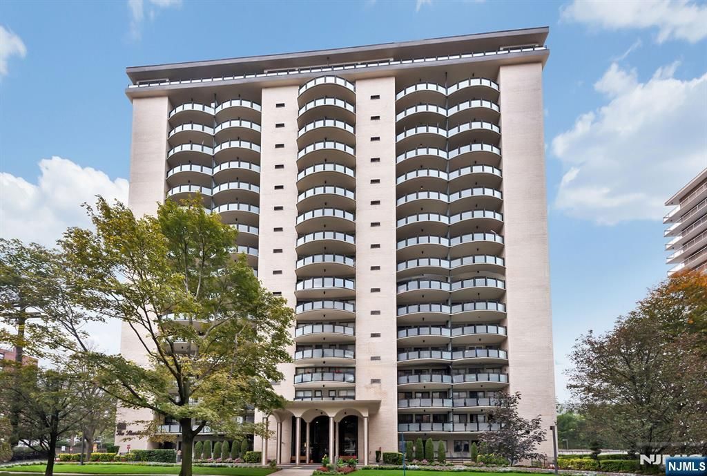 Photo of 125 Prospect Avenue #16C, Hackensack, NJ 07601 (MLS # 25043624)