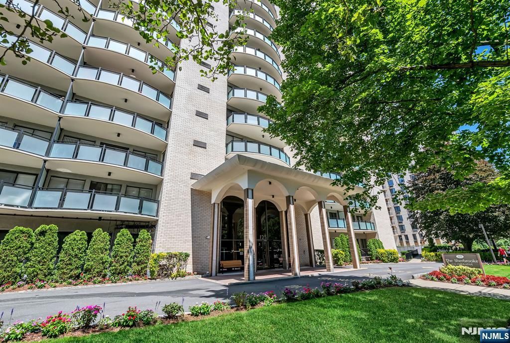 Photo of 125 Prospect Avenue #16C, Hackensack, NJ 07601 (MLS # 25043624)