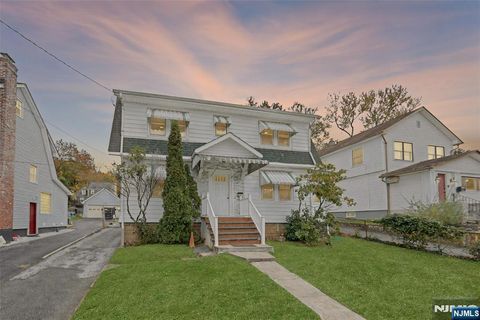 Photo of 388 Saint Cloud Avenue, West Orange, NJ 07052 (MLS # 25038674) Photo of 388 Saint Cloud Avenue, West Orange, NJ 07052 (MLS # 25038674)