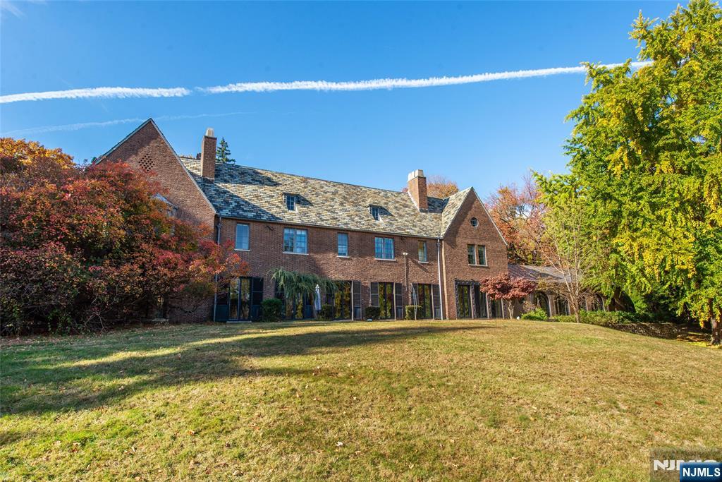 Property for Sale at 45 Oak Bend Road, West Orange, New Jersey - Bedrooms: 13 
Bathrooms: 12.5 
Rooms: 18  - $1,500,000