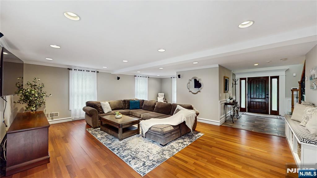 87 Skytop Drive