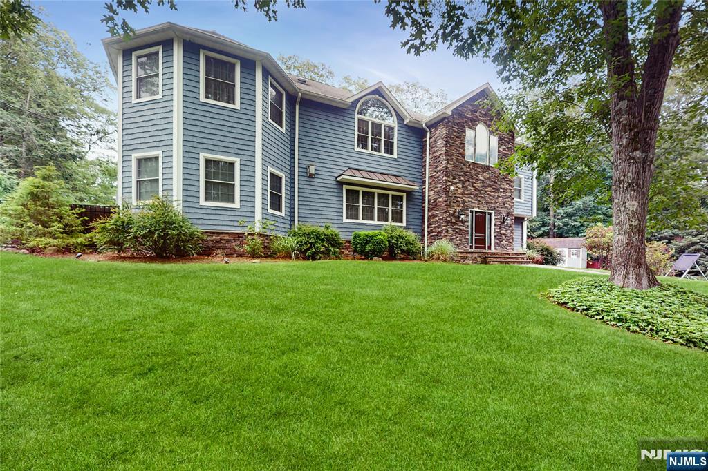 87 Skytop Drive