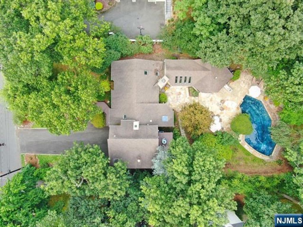 Photo of 405 Highview Road, Englewood, NJ 07631 (MLS # 25034738)