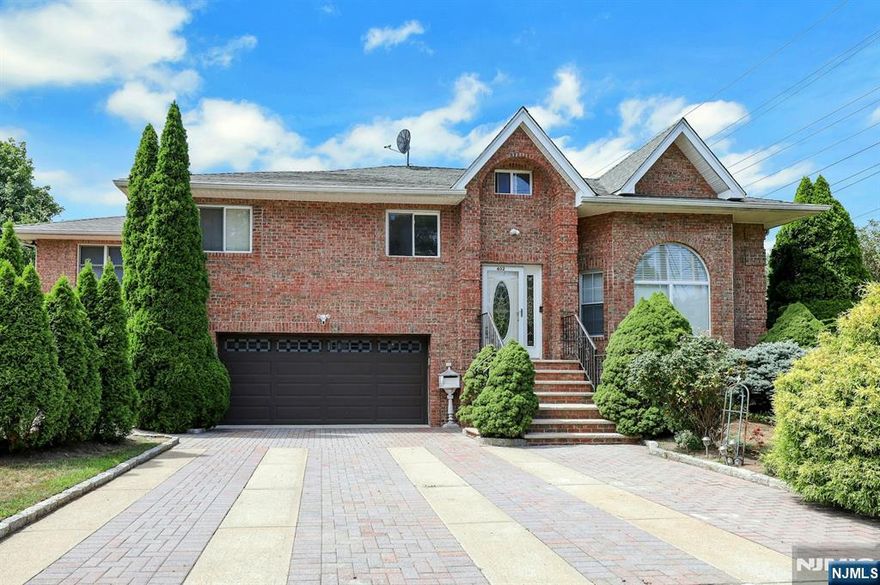 CHARMING DUPLEX STYLE APARTMENT FEATURING 2 BEDROOMS AND 1 FULL BATHROOM. ALL UTILITIES ARE INCLUDED. THE UNIT OFFERS BRAND NEW KITCHEN APPLIANCES AND A NEW WASHER/DRYER COMBO.BEAUTIFULLY UPDATED BATHROOM, NEW WINDOWS, AND THE ENTIRE APARTMENT HAS BEEN FRESHLY PAINTED. CONVENIENTLY LOCATED JUST STEPS FROM THE NYC EXPRESS BUS STOP. EXCELLENT TURNKEY DUPLEX RENTAL OFFERING BOTH CONVENIENCE AND FUNCTIONALITY. THE COMMUTER TRAIN STATION IS JUST A 10-MINUTE WALK AWAY, AND SUPERMARKETS AND RESTUARNATS ARE WITHIN EASY WALKING DISTANCE.