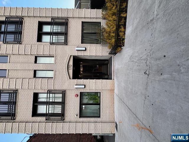 170 Myrtle Ave 6, Passaic, New Jersey - 2 Bedrooms  
1 Bathrooms  
4 Rooms - 