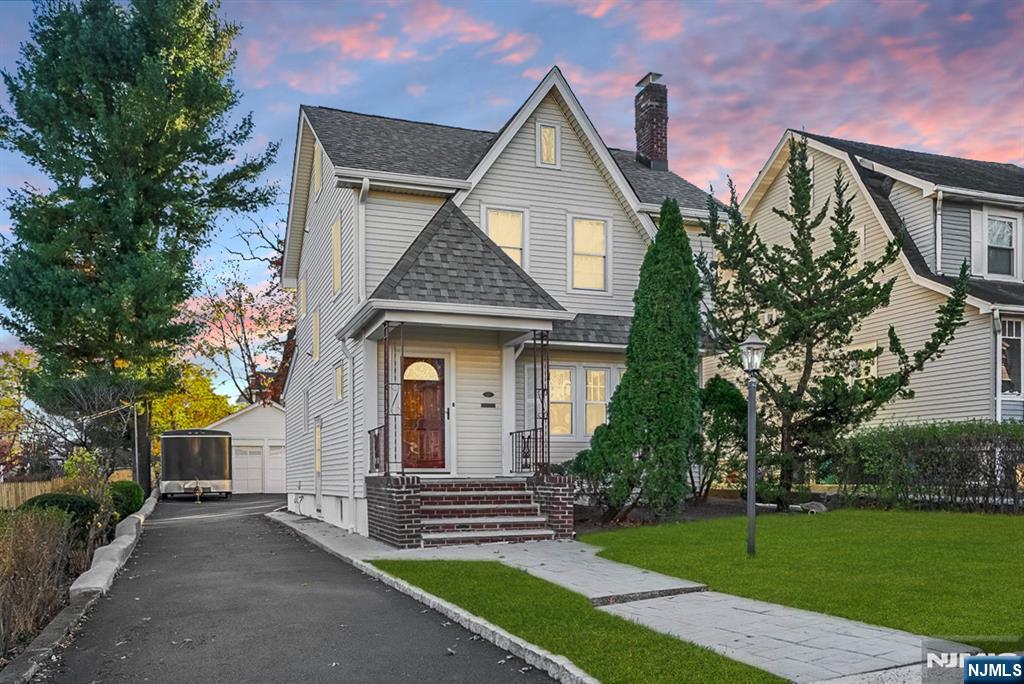 Property for Sale at 29 Kenwood Avenue, Verona, New Jersey - Bedrooms: 4 
Bathrooms: 3 
Rooms: 9  - $749,000