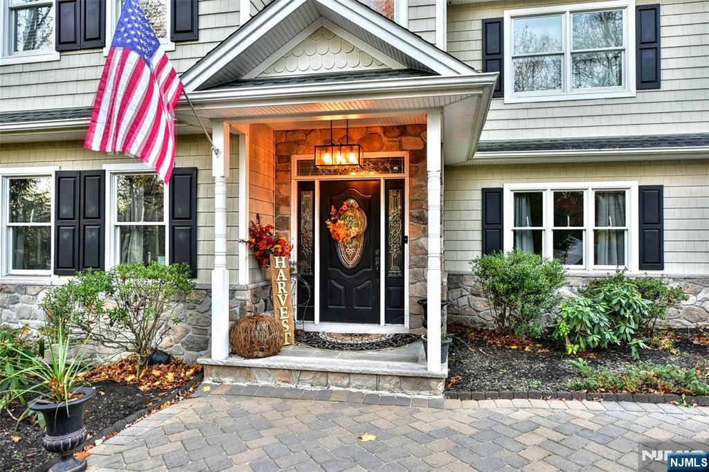 Photo of 532 Franklin Avenue, Wyckoff, NJ 07481 (MLS # 25040587)