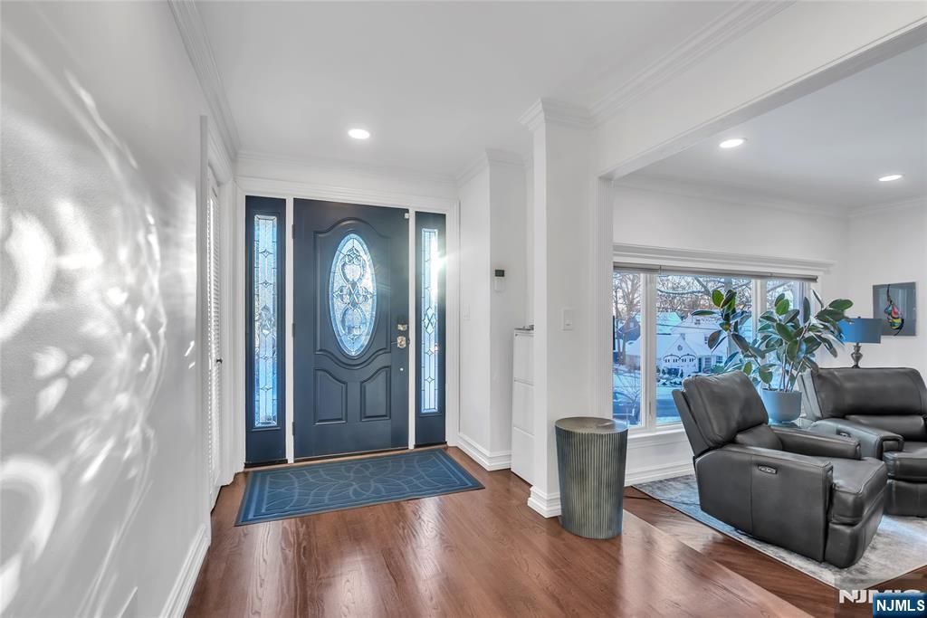 Photo of 33 Highland Avenue, Maplewood, NJ 07040 (MLS # 25043271)