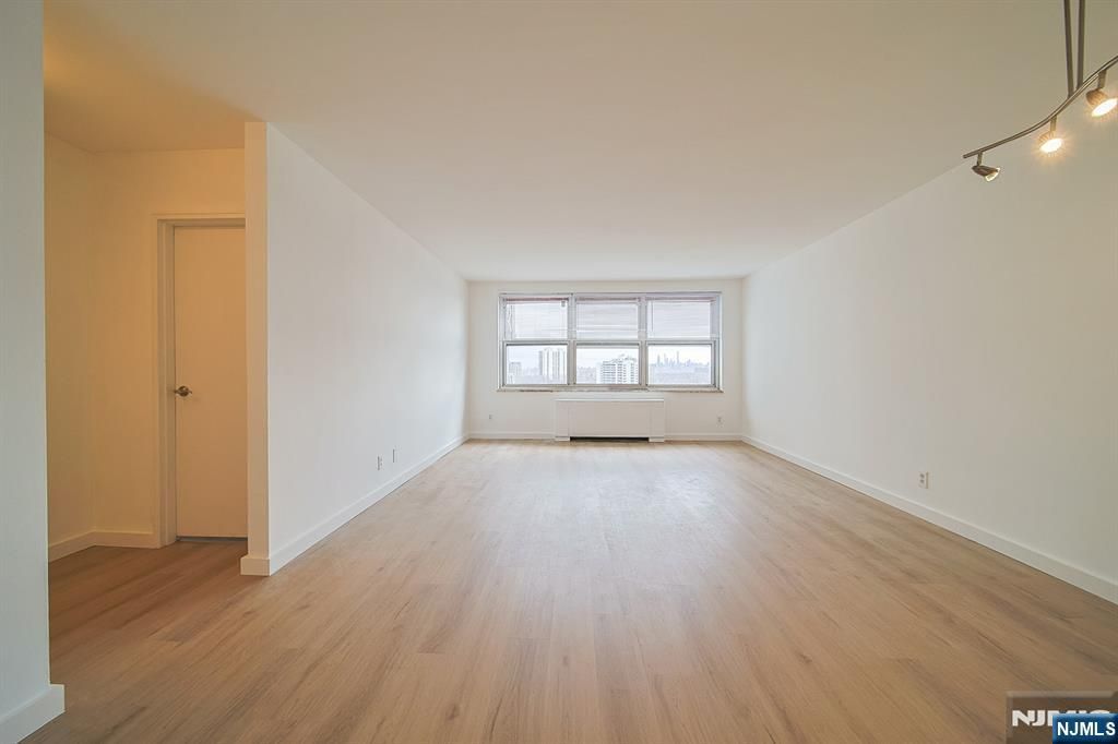 Photo of 2000 Linwood Avenue #14N, Fort Lee, NJ 07024 (MLS # 26009815)