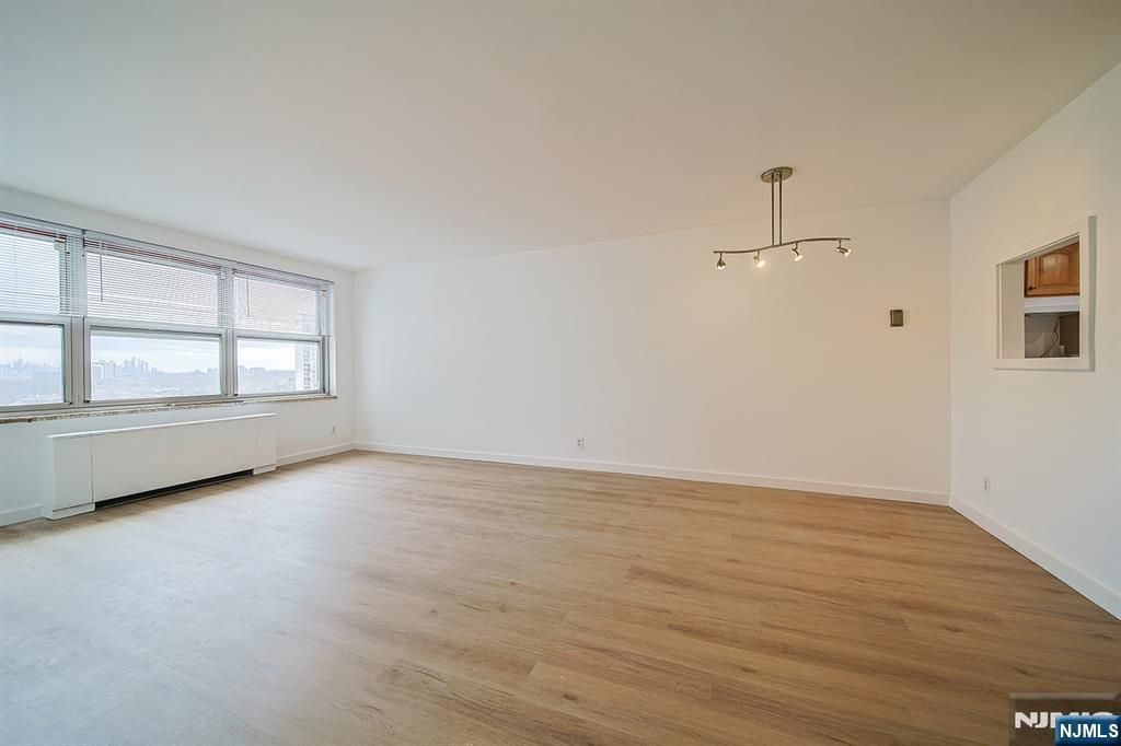 Photo of 2000 Linwood Avenue #14N, Fort Lee, NJ 07024 (MLS # 26009815)