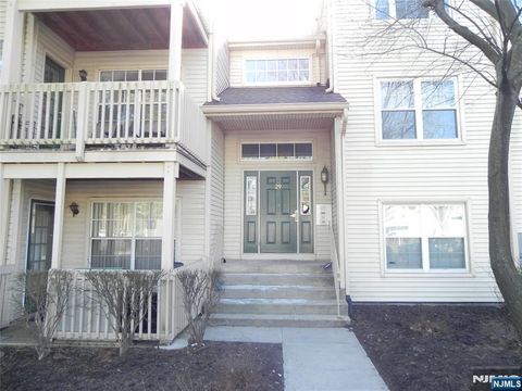 29 Timber Drive Unit 66, Clifton, NJ 07014 - MLS#: 25004578