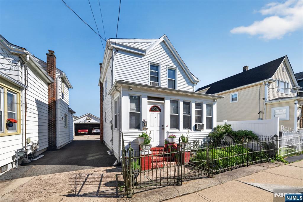 13 Sherman Place