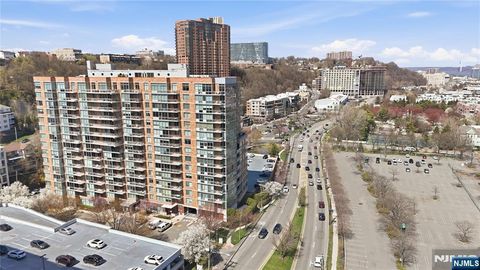 Photo of 1008 Hudson Park, Edgewater, NJ 07020 (MLS # 26002681)