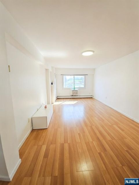 333 Grand Avenue 2E Palisades Park NJ 07650