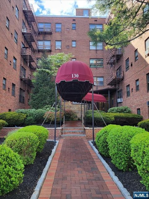 Photo of 130 Orient Way #2K, Rutherford, NJ 07070 (MLS # 26013941)