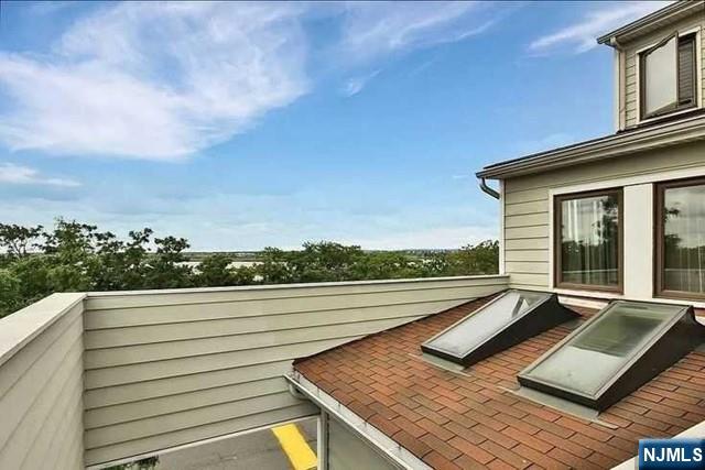 833 TOPSAIL Lane 833