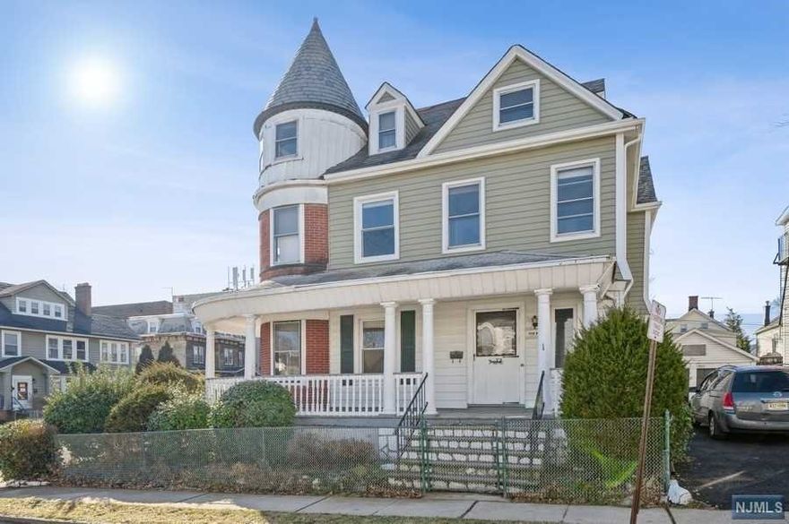 Grand Victorian home. Lots of old world charm including original woodwork, high ceilings, staircase and woodwork. A rare find! Detached one car garage. Stunning architectural details. Formal dining room, Formal Living Room, Six Bedrooms and an extra room that could be used as an office, two full baths. Located in a desirable part of town