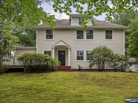 Photo of 72 Fremont Avenue, Park Ridge, NJ 07656 (MLS # 26031197)