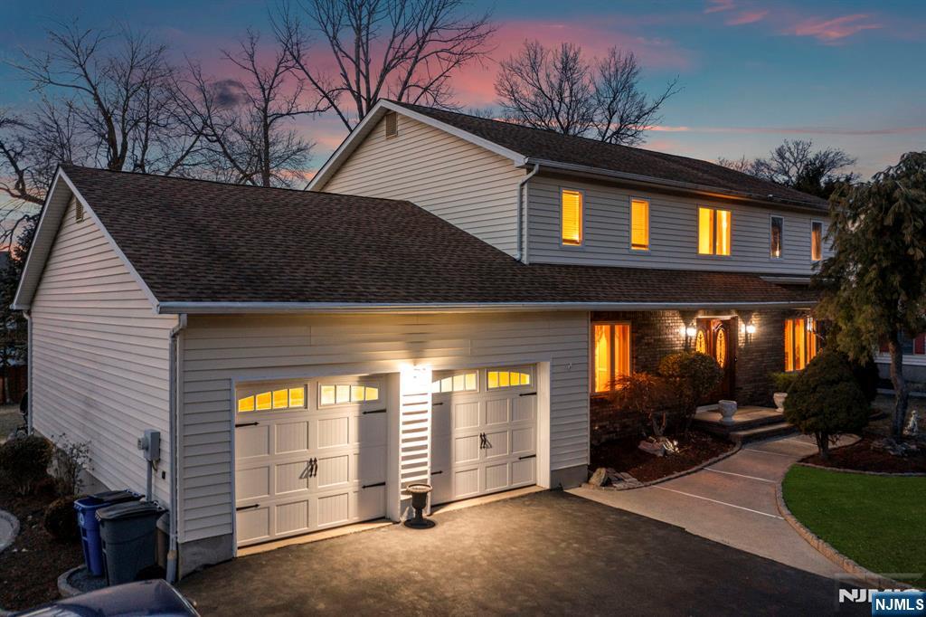 198 Webster Drive, Wayne, New Jersey - 5 Bedrooms  
3 Bathrooms  
10 Rooms - 