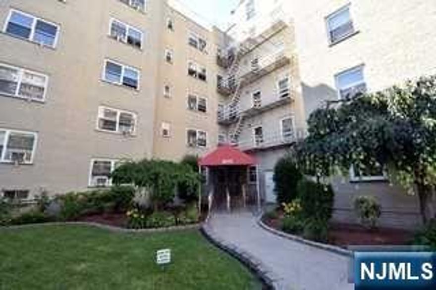 CENTRAL COURT CONDOMINIUM, NEWER INSIDE, MODERN RENOVATION, CUSTOM CABINETS, QUARTZ COUNTERS, NEW APPLIANCES, NEW WOOD FLOORS, MODERN BATHROOM, NEW TILE, NEW SHOWER, NEW VANITY, HUGE LIVING ROOM, DINING AREA, EAT IN KITCHEN. RENT INCLUDES HEAT, HOT WATERAND 1 ASSIGNED PARKING SPACE, VERY CONVENIENT LOCATION FOR EVERYTHING, CLOSE TO NYC TRANSPORT, JUST STEPS TO NYC TRANSPORT, SHOPPING, SCHOOLS, GWB, MAJOR HIGHWAYS.