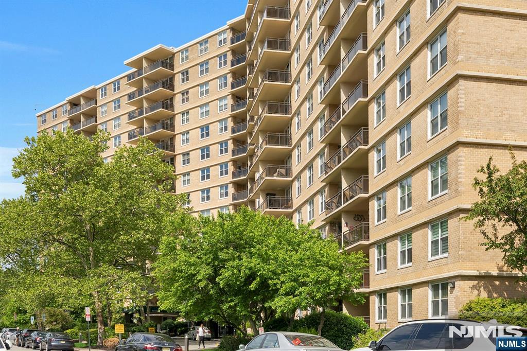 2200 N Central 7B