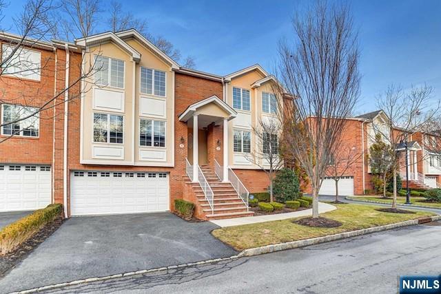 Rental Property at 31 Skymark Ct 31, Upper Saddle River, New Jersey - Bedrooms: 3 
Bathrooms: 4 
Rooms: 7  - $5,000 MO.