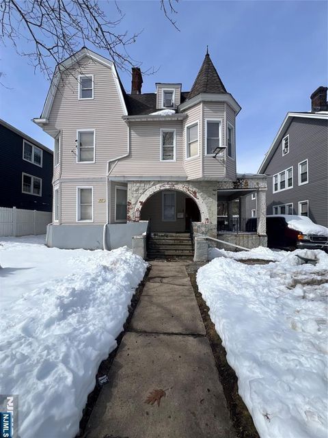 157 14th Street East Orange NJ 07017