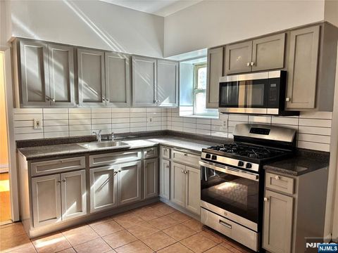 MLS: 25008976