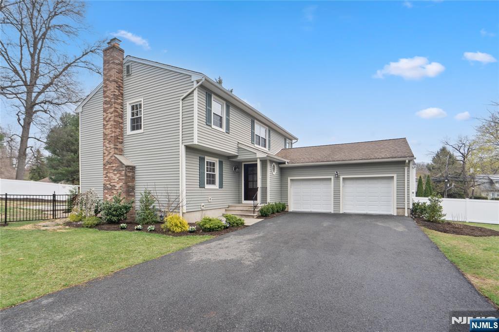 Rental Property at 6 Giegel Ct, Wyckoff, New Jersey - Bedrooms: 4 
Bathrooms: 4 
Rooms: 10  - $6,650 MO.