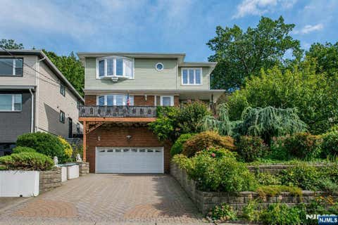 Photo of 424 Oak Street, Ridgefield, NJ 07657 (MLS # 26031524)