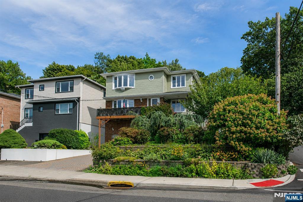 424 Oak Street