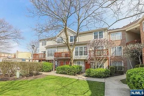 Photo of 1430 Westgate Drive #8201, Fort Lee, NJ 07024 (MLS # 26009945)