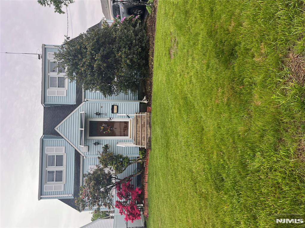 Property for Sale at 60 Palisades, Bergenfield, New Jersey - Bedrooms: 4 
Bathrooms: 2 
Rooms: 7  - $648,999