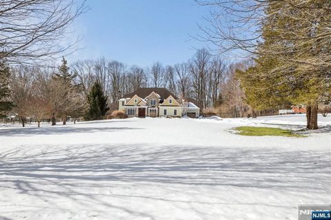 Photo of 12 Cowie Road, Chester Township, NJ 07930 (MLS # 26006459)