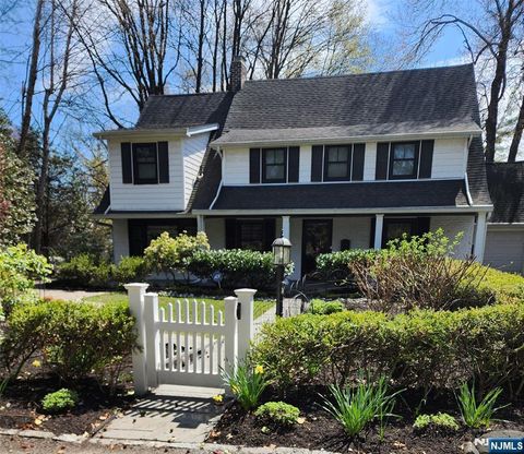 Photo of 730 River Road, Teaneck, NJ 07666 (MLS # 26022184)