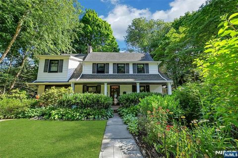 Photo of 730 River Road, Teaneck, NJ 07666 (MLS # 26022184)